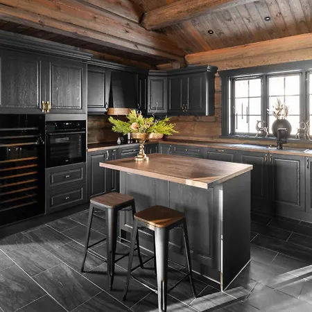 Exclusive Mountain Retreat In Out